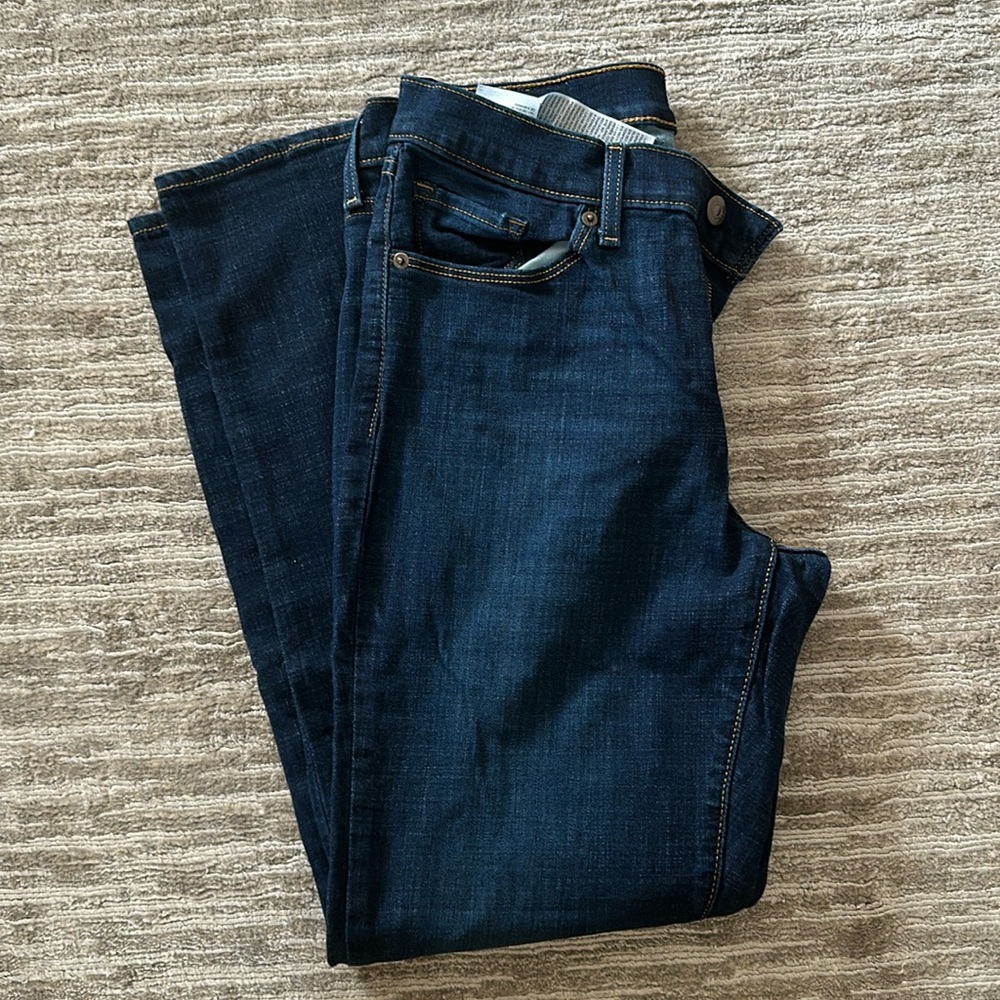 Levi’s classic straight. 2 pairs in different washes. All size 6